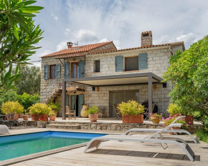 Porto-Vecchio, Fossi, Maison en pierre, 4 chambres, piscine, proche plage