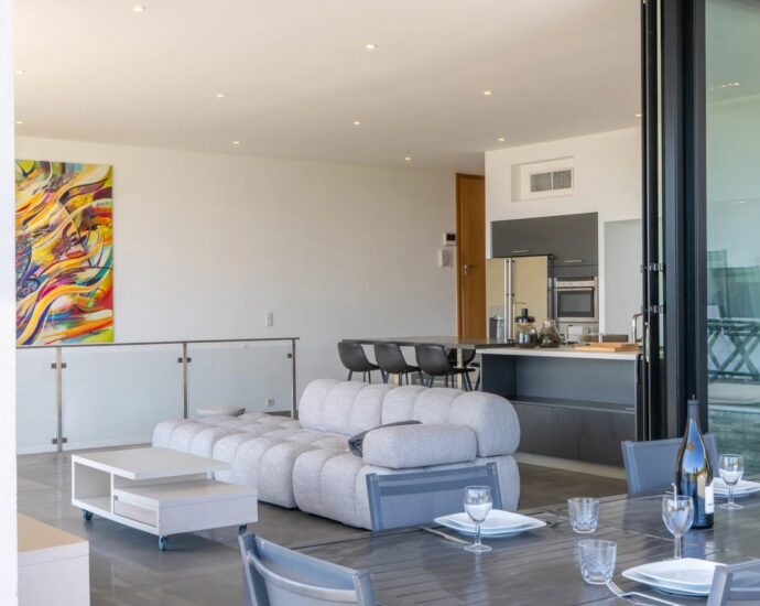 Pinarello, Villa vue mer panoramique, 4 chambres, piscine à débordement, plage à pied