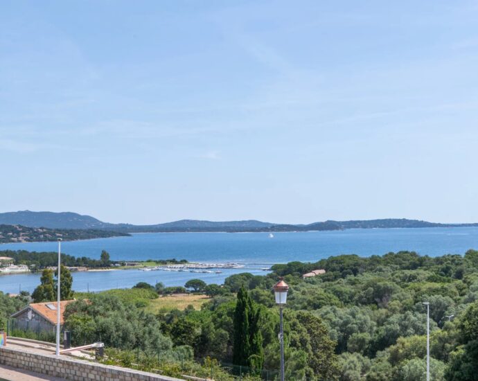 Exclusivité, Porto-Vecchio, Appartement vue mer, 3 chambres, proche plage et centre-ville