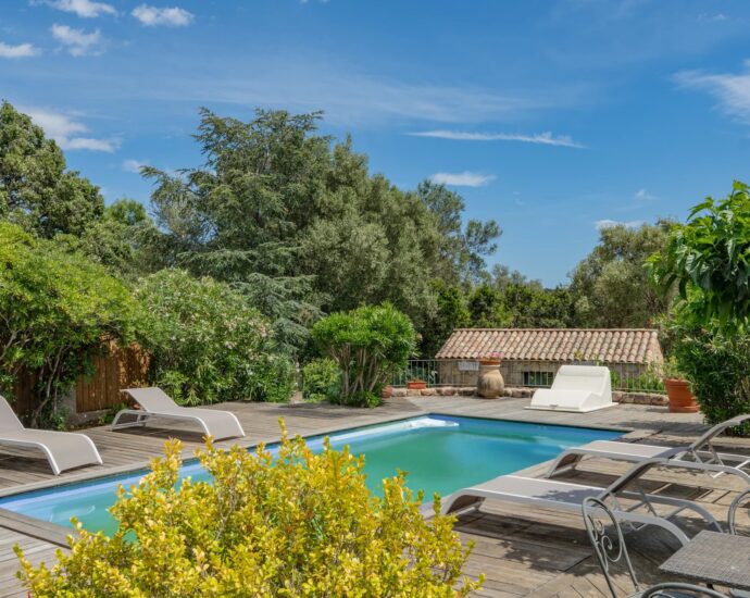 Porto-Vecchio, Fossi, Maison en pierre, 4 chambres, piscine, proche plage