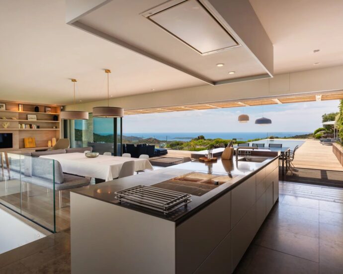 Porto-Vecchio, Palombaggia, villa 7 chambres, piscine, vue mer panoramique, proche plage
