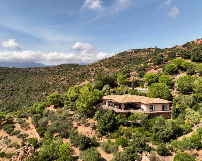 Porto-Vecchio, Palombaggia, Panoramic sea-view villa, 6 bedrooms, within walking distance of the beach