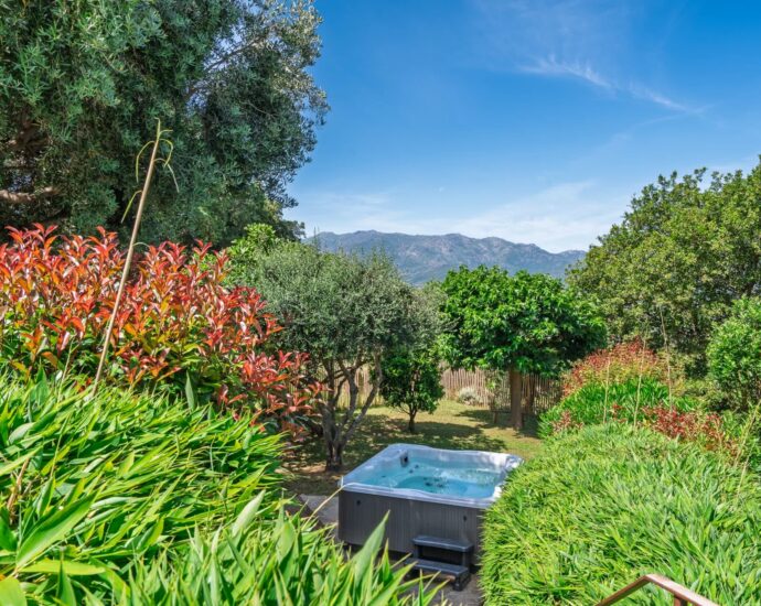 Exclusive listing, Saint-Florent area, Poggio d’Oletta 4-bedroom villa, swimming pool, jacuzzi, open views over the sea and mountains, close to the beach