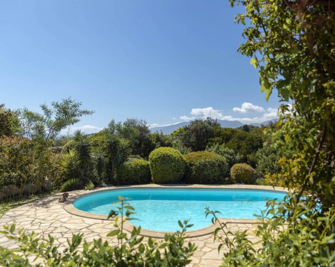 Porto-Vecchio, Domaine de Cala Rossa, villa 5 chambres, piscine, plage à pied