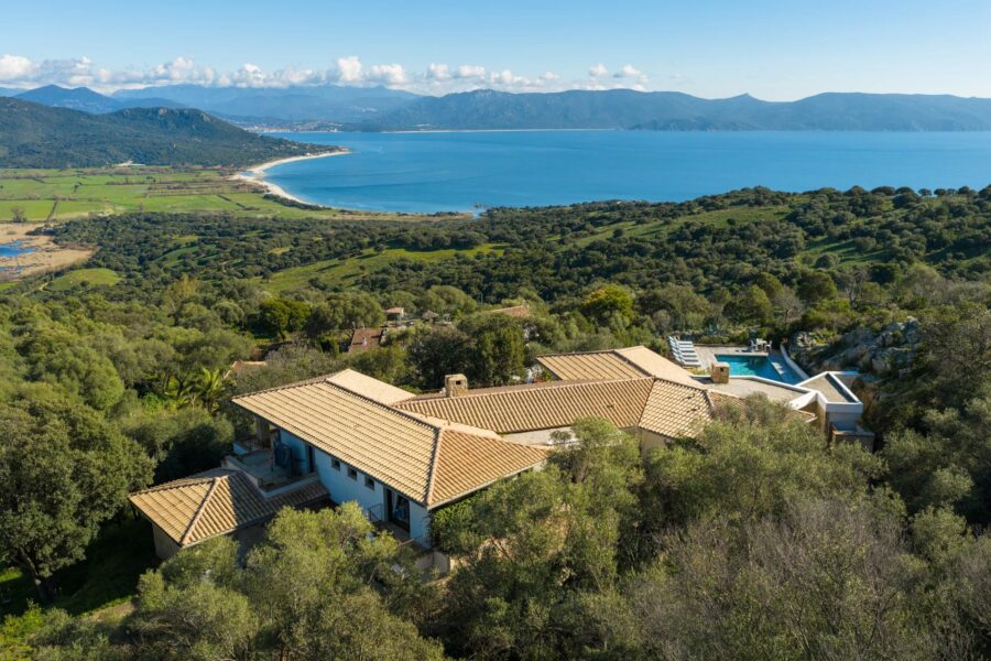 Exclusivité, Valinco, Villa d&rsquo;architecte, 7 chambres, Piscine, Vue mer panoramique, Proche plages