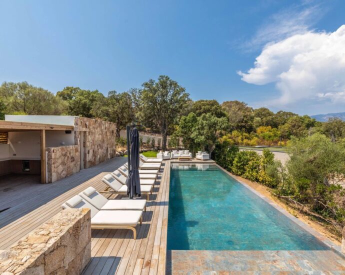 Exclusivité, Caramontino, Domaine privé d&rsquo;Arinella, Villa 6 chambres, piscine, jacuzzi, vue montagnes, plage à pied