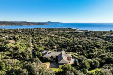Pianottoli-Caldarello, Villa d&rsquo;architecte, 6 chambres, vue mer, piscine, plage à pied