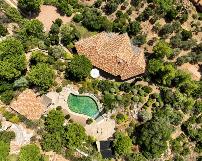 Porto-Vecchio, Palombaggia, Panoramic sea-view villa, 6 bedrooms, within walking distance of the beach