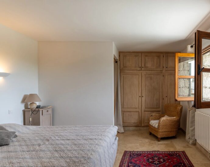 Porto-Vecchio, Fossi, Maison en pierre, 4 chambres, piscine, proche plage
