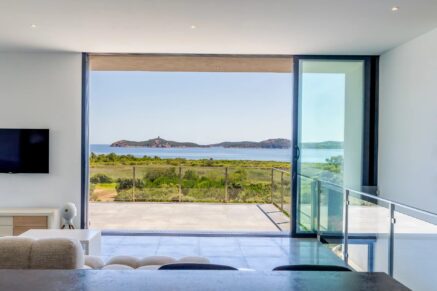 Pinarello, Villa vue mer panoramique, 4 chambres, piscine à débordement, plage à pied
