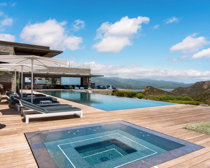 Porto-Vecchio, Palombaggia, villa 7 chambres, piscine, vue mer panoramique, proche plage