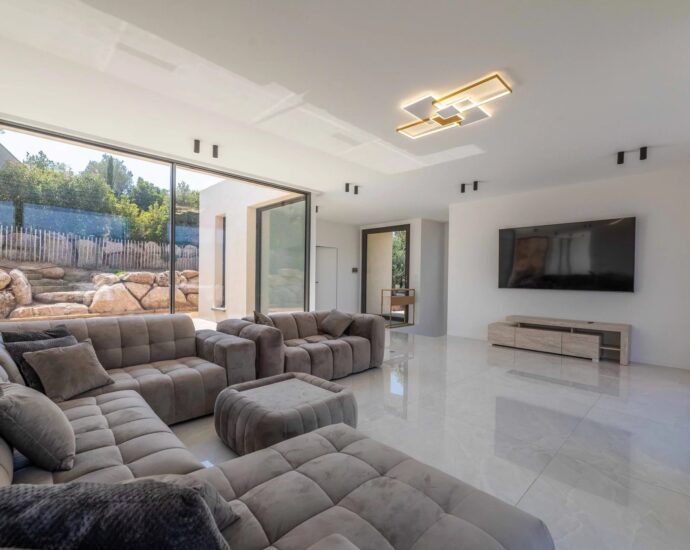 Exclusivité, Caramontino, Domaine privé d&rsquo;Arinella, Villa 6 chambres, piscine, jacuzzi, vue montagnes, plage à pied