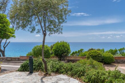Sagone, villa vue mer panoramique, 3 chambres, studio et chalet indépendants, piscine, plage à pied, proche Ajaccio