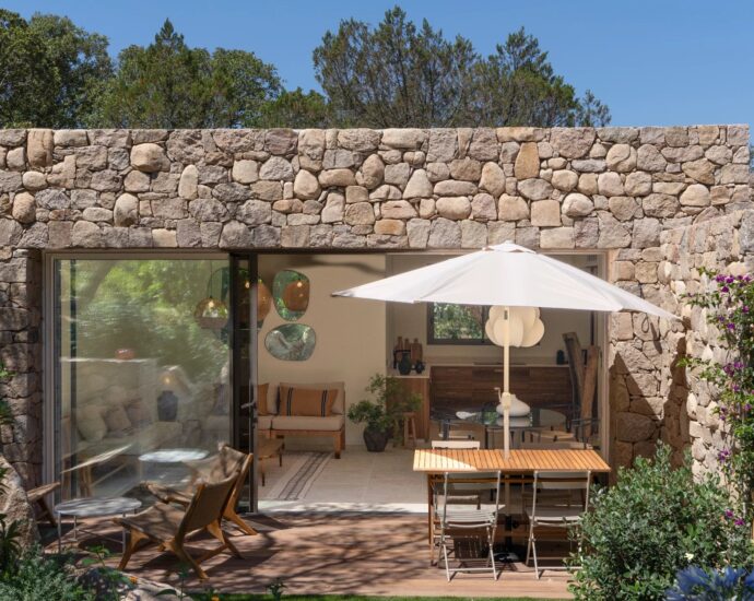 Exclusivité, Domaine de Cala Rossa, La Testa, Propriété exceptionnelle pied dans l&rsquo;eau, 2 villas, 7 chambres, piscine, plage à pied, vue mer panoramique