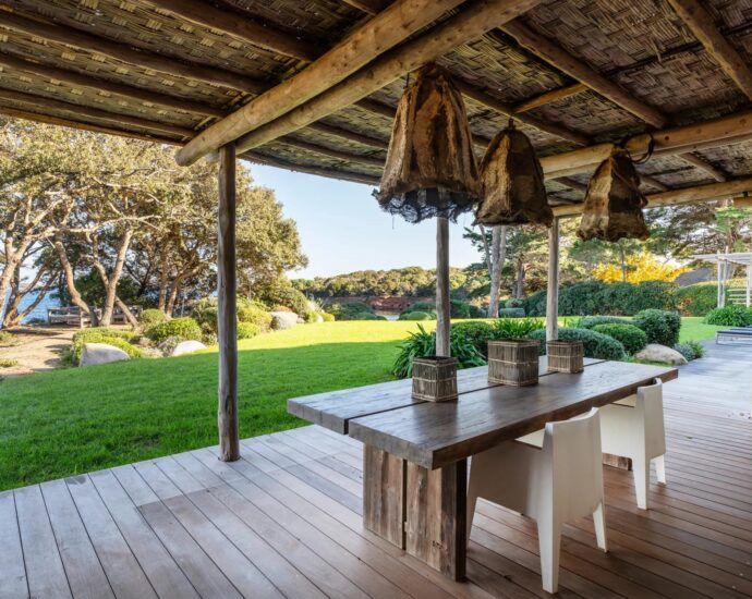 Exclusivité, Domaine de Cala Rossa, La Testa, Propriété exceptionnelle pied dans l&rsquo;eau, 2 villas, 7 chambres, piscine, plage à pied, vue mer panoramique