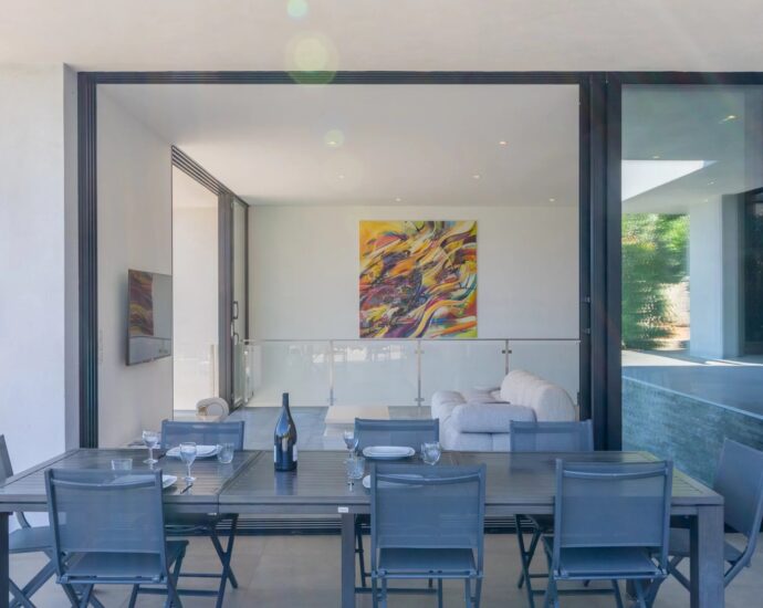 Pinarello, Villa vue mer panoramique, 4 chambres, piscine à débordement, plage à pied