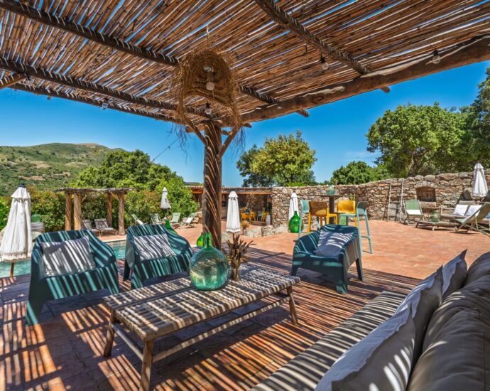 Exclusivité, Pietralba, Propriété, 4 Appartements, Vue panoramique, Piscine, Proche plage