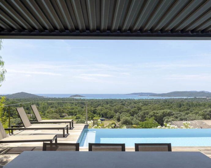Saint-Cyprien, Contemporary villa, panoramic sea view, 5 bedrooms, swimming pool, walking distance to the beach