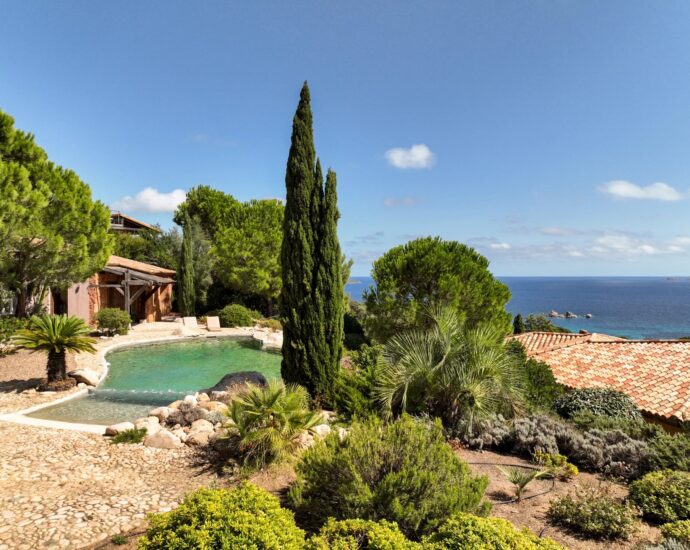 Porto-Vecchio, Palombaggia, Panoramic sea-view villa, 6 bedrooms, within walking distance of the beach