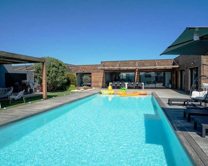 Saint-Cyprien, Villa 8 chambres, piscine, spa, proche plage