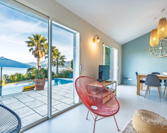 Saint-Florent, Panoramic Sea View Villa, 4 Bedrooms, Independent Apartment, Infinity Pool, Close to the Beach