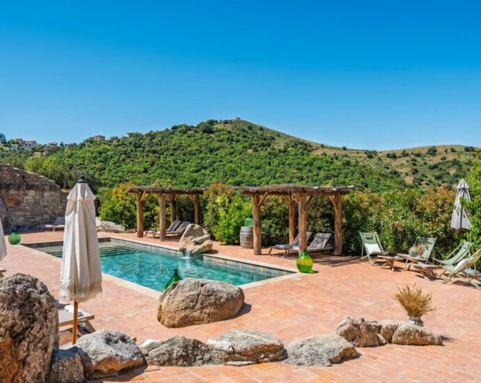 Exclusivité, Pietralba, Propriété, 4 Appartements, Vue panoramique, Piscine, Proche plage
