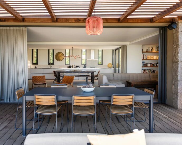 Porto-Vecchio, Domaine de Cala Rossa, villa 4 bedrooms, swimming pool and beach at walking distance,