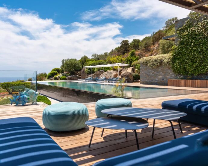 Porto-Vecchio, Palombaggia, villa 7 chambres, piscine, vue mer panoramique, proche plage