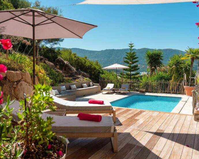 Exclusivité, Sagone, Villa contemporaine vue mer panoramique, 4 chambres,  piscine, plage à pied