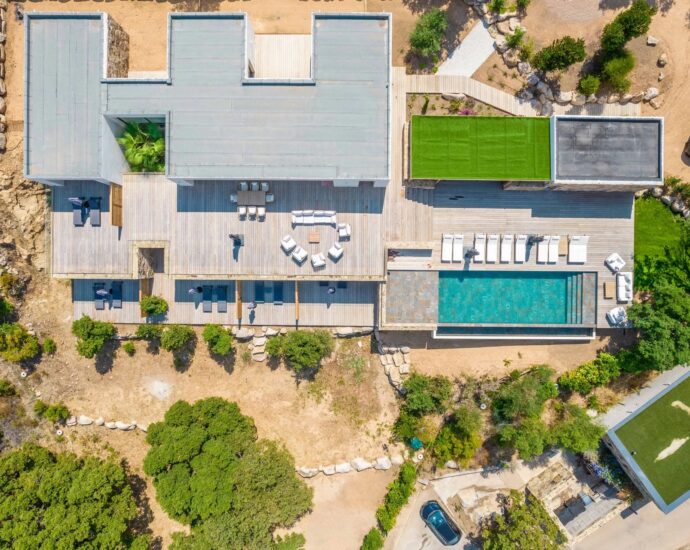 Exclusivité, Caramontino, Domaine privé d&rsquo;Arinella, Villa 6 chambres, piscine, jacuzzi, vue montagnes, plage à pied