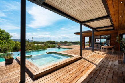 Rive Sud D&rsquo;Ajaccio, Agosta Plage, Villa contemporaine, 5 chambres, vue mer, piscine à débordement, jacuzzi, proche plage
