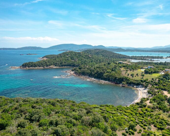 Private estate of Punta d’Arasu, panoramic sea-view villa, 5 bedrooms, swimming pool, beach within walking distance.