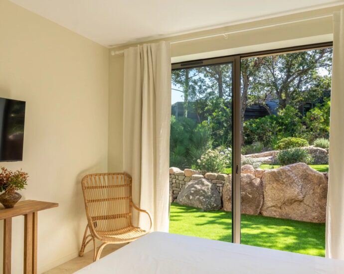 Exclusivité, Domaine de Cala Rossa, La Testa, Propriété exceptionnelle pied dans l&rsquo;eau, 2 villas, 7 chambres, piscine, plage à pied, vue mer panoramique