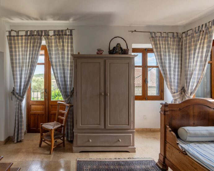 Porto-Vecchio, Fossi, Maison en pierre, 4 chambres, piscine, proche plage