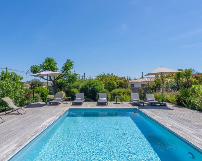 Sainte-Lucie-de-Porto-Vecchio, Villa vue mer,  plage à 400 mètres, 6 chambres, piscine