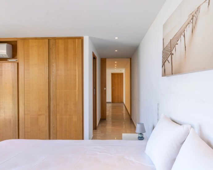 Pinarello, Villa vue mer panoramique, 4 chambres, piscine à débordement, plage à pied