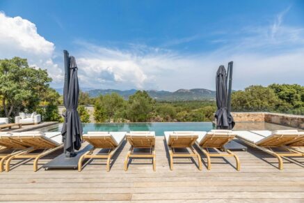Exclusivité, Caramontino, Domaine privé d&rsquo;Arinella, Villa 6 chambres, piscine, jacuzzi, vue montagnes, plage à pied