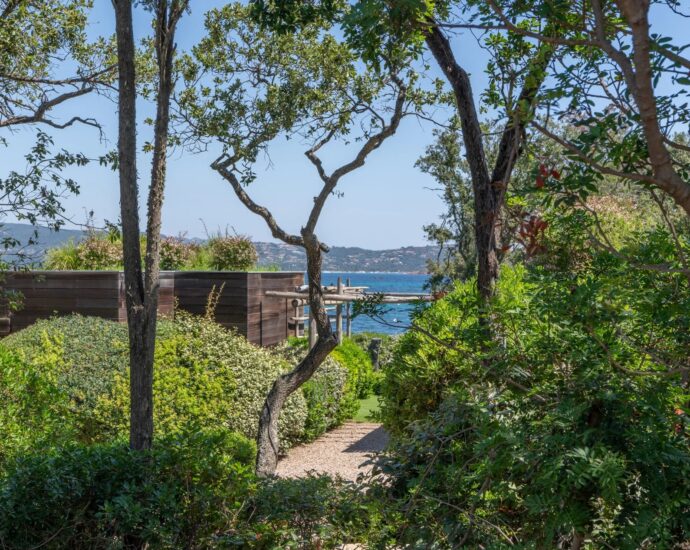 Exclusivité, Domaine de Cala Rossa, La Testa, Propriété exceptionnelle pied dans l&rsquo;eau, 2 villas, 7 chambres, piscine, plage à pied, vue mer panoramique