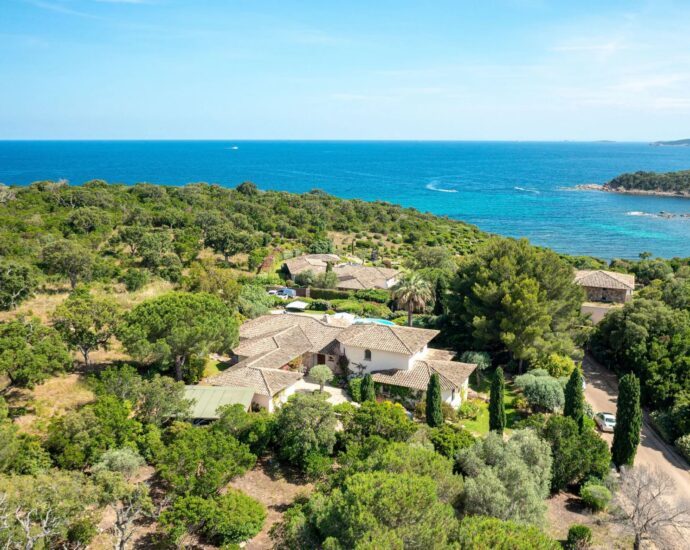 Private estate of Punta d’Arasu, panoramic sea-view villa, 5 bedrooms, swimming pool, beach within walking distance.