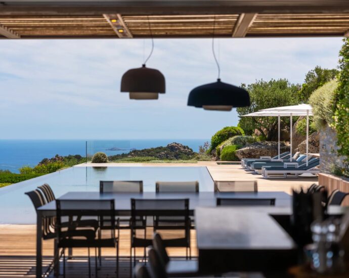 Porto-Vecchio, Palombaggia, villa 7 chambres, piscine, vue mer panoramique, proche plage