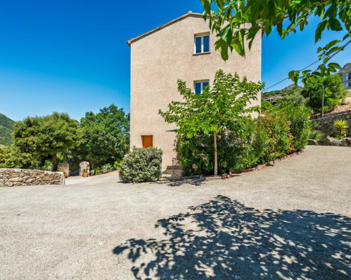 Exclusivité, Pietralba, Propriété, 4 Appartements, Vue panoramique, Piscine, Proche plage