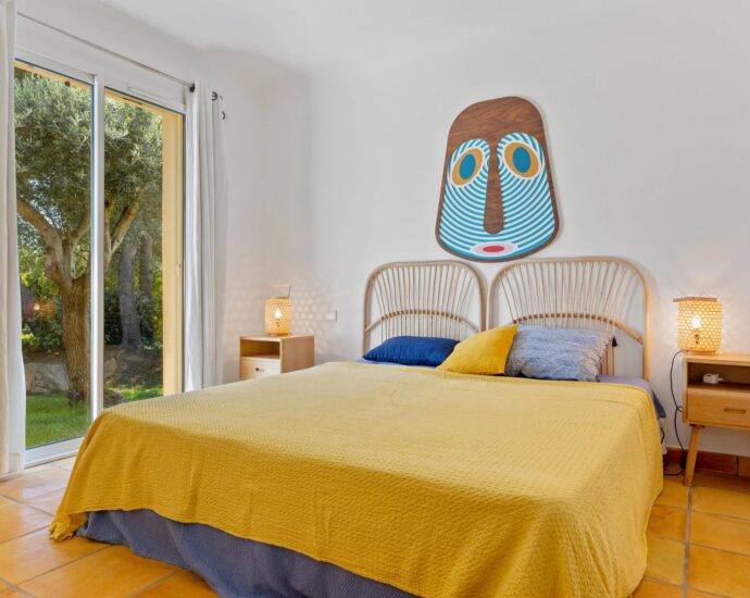 Private estate of Punta d’Arasu, panoramic sea-view villa, 5 bedrooms, swimming pool, beach within walking distance.
