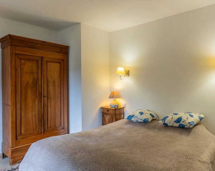 Porto-Vecchio, Fossi, Maison en pierre, 4 chambres, piscine, proche plage