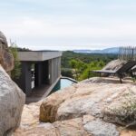 Lecci – 4 bedroom villa with pool and garage, nestled among the rocks