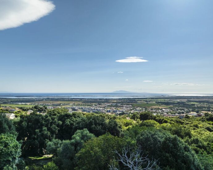 Grand Bastia, Borgo, terrain constructible avec permis, vue mer, proche plages et commerces