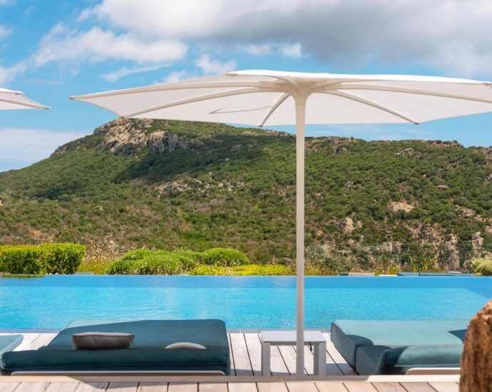 Porto-Vecchio, Palombaggia, villa 7 chambres, piscine, vue mer panoramique, proche plage