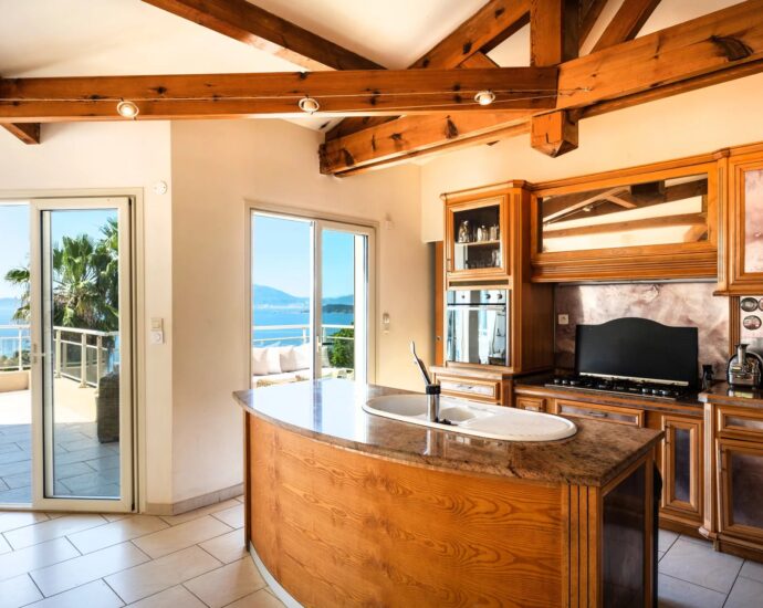 Coti-Chiavari, Villa 6 chambres, vue mer panoramique, appartement, piscine, proche plage