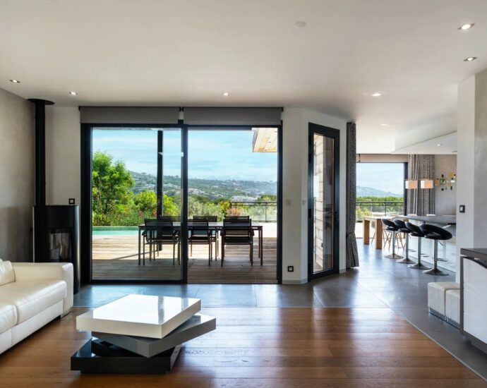 Rive Sud D&rsquo;Ajaccio, Agosta Plage, Villa contemporaine, 5 chambres, vue mer, piscine à débordement, jacuzzi, proche plage