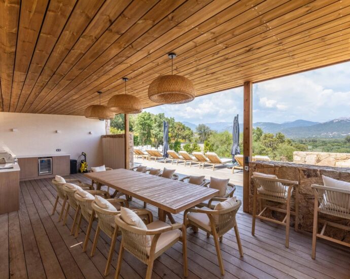 Exclusivité, Caramontino, Domaine privé d&rsquo;Arinella, Villa 6 chambres, piscine, jacuzzi, vue montagnes, plage à pied