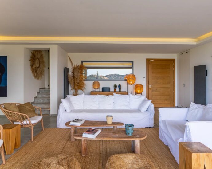 Private Cala Rossa Estate, Sea View Villa with 5 Bedrooms, Heated Pool & Walking Distance to the Beach